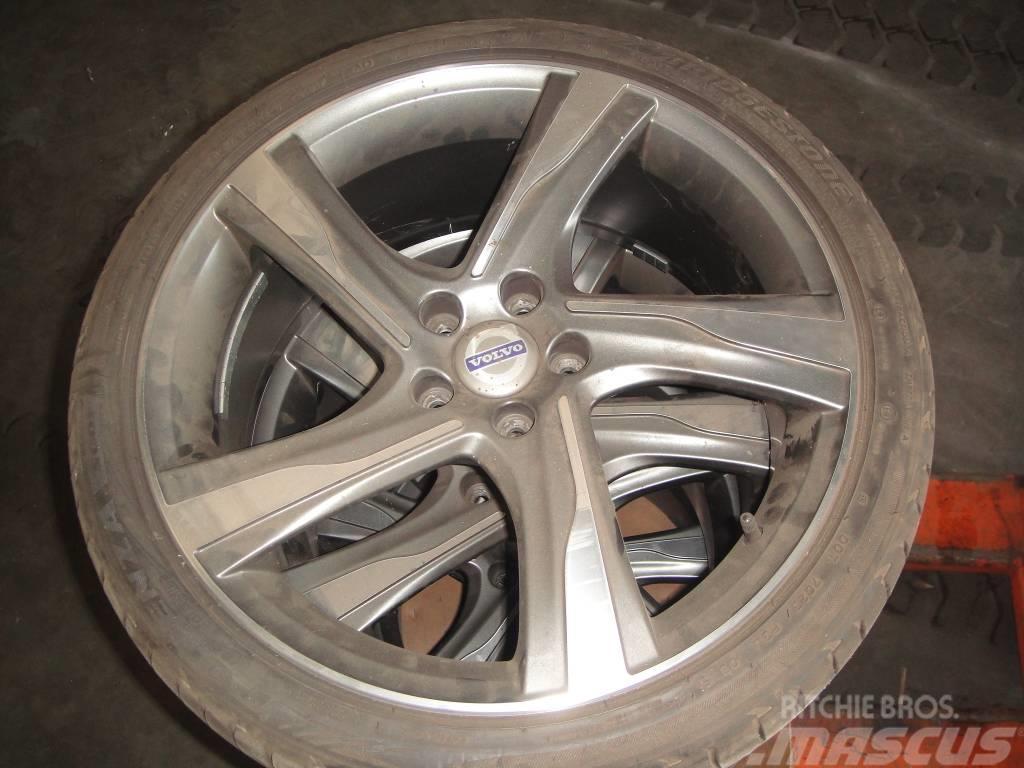 Bridgestone 245/35R19 Volvo Däck, hjul och fälgar
