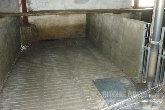 - - - 40 slagtesvinstier beton Övrig inomgårdsutrustning