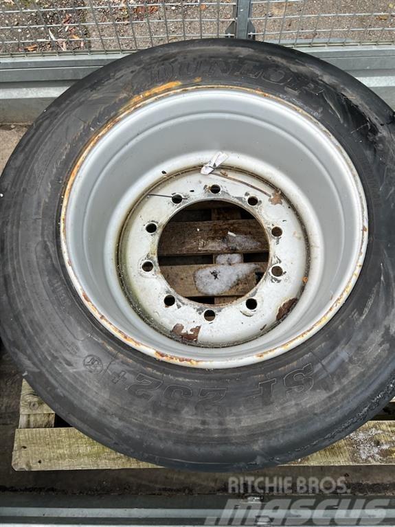 Dunlop 455/40R22.5    2 stk. Däck, hjul och fälgar