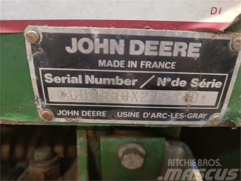 John Deere 550 Rundballepresser med garnbinder Rundbalspressar