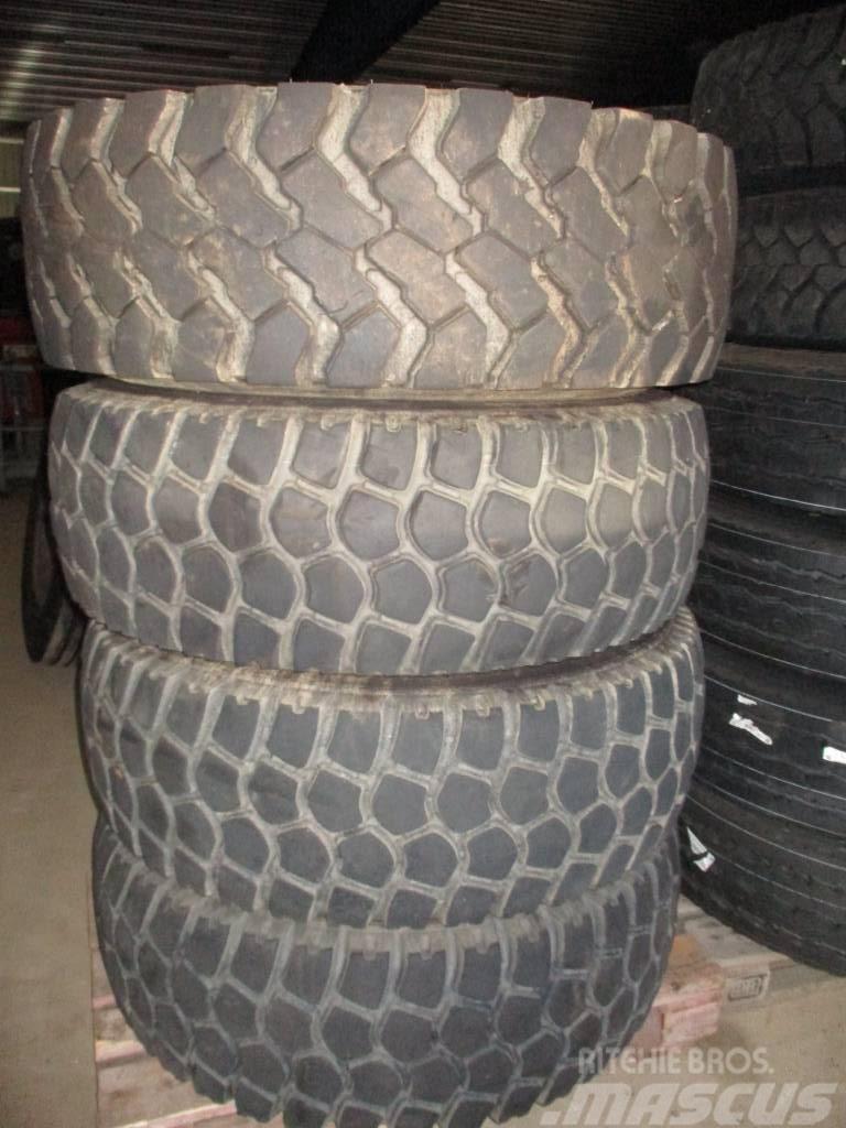  Michelin/Continental M+S 395/85R20 Däck, hjul och fälgar