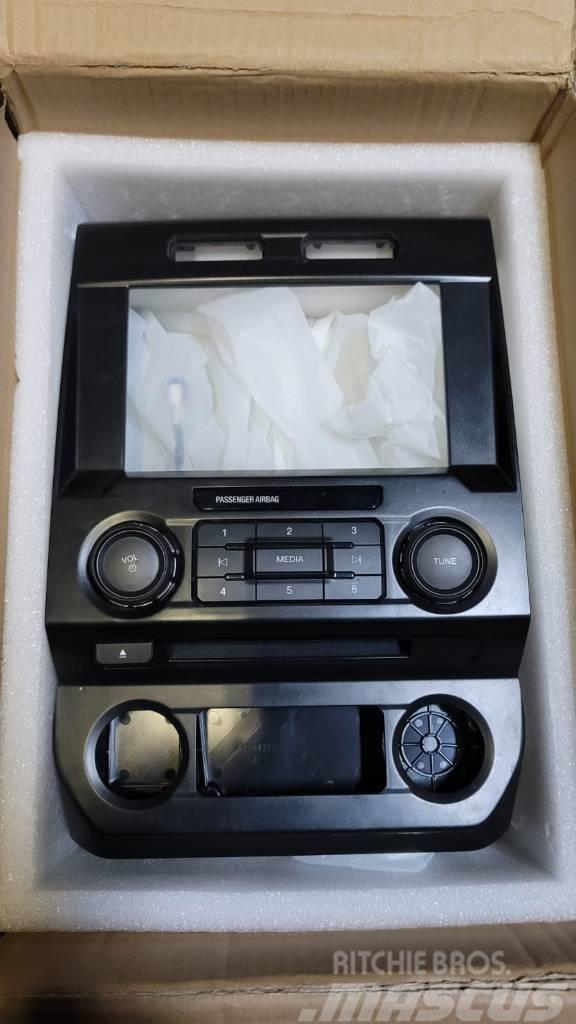 Ford F-150 Radio and LCD Screen Bromsar