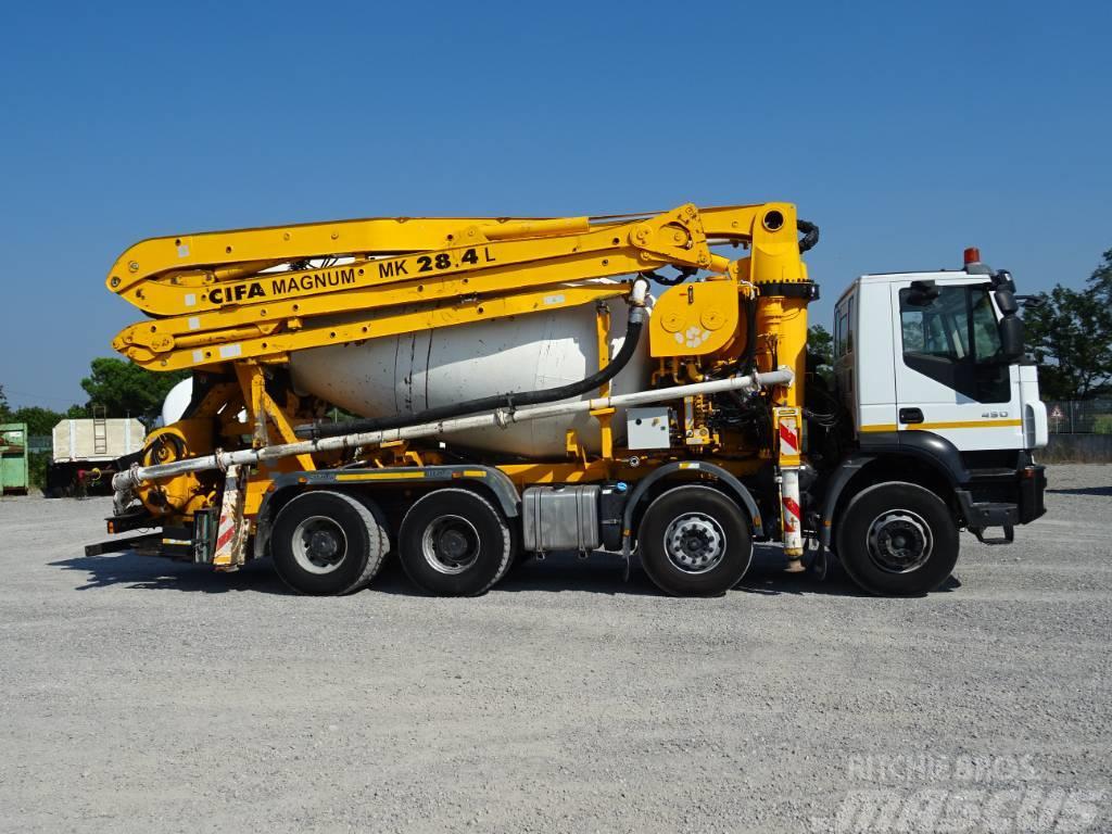 Iveco Traker 450 Lastbilar med betongpump