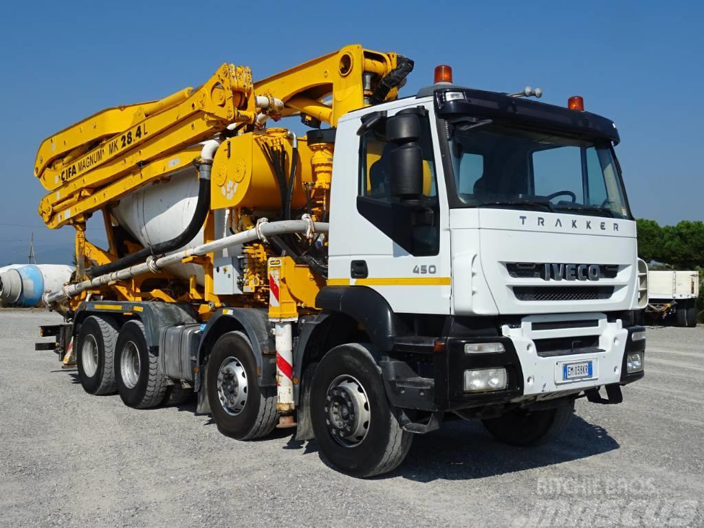 Iveco Traker 450 Lastbilar med betongpump