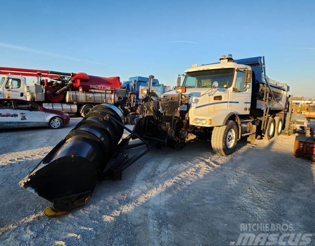 Volvo VHD Snow Plow Truck Snöblad och plogar