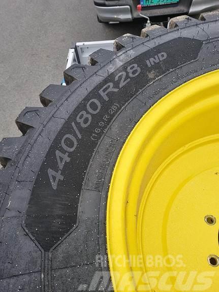 John Deere Hjul par: Michelin Crossgrip 440/80R28 Fakspro Gul Däck, hjul och fälgar