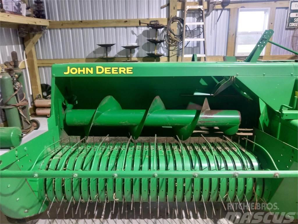 John Deere 348 Fyrkantspressar