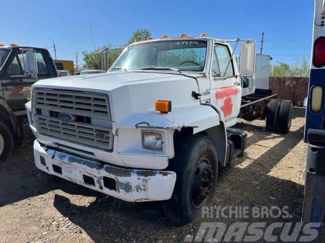 Ford F700 Cab and Chassis Chassier