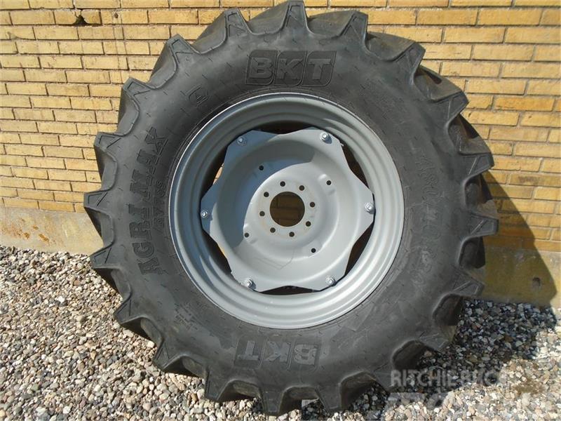 BKT 480/70 R30 Däck, hjul och fälgar