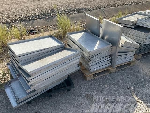  Quantity of Aluminum Trays Övrigt