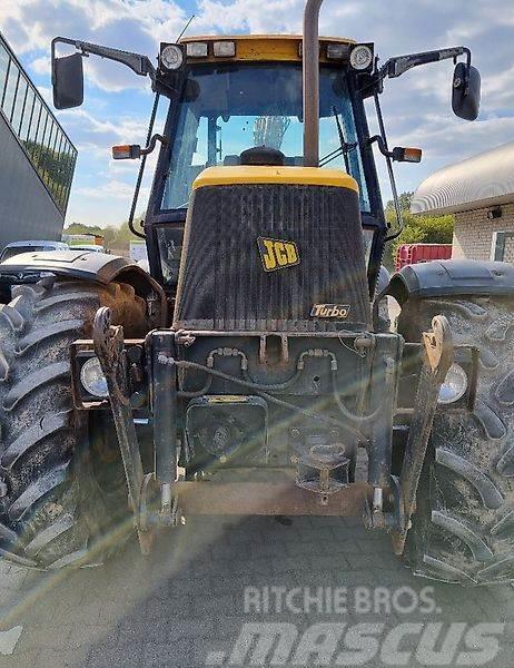 JCB Fastrac 2115 2 WD mit Gilbers Mähausleger Traktorer