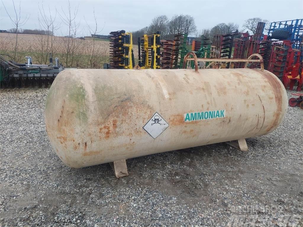 Agrodan Ammoniaktank 3200 kg Bränsle och tillsatstankar