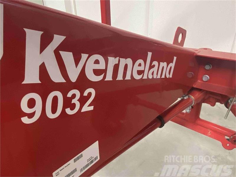 Kverneland 9032 rotorrive Vändare och luftare