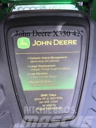 John Deere X330 Kompakttraktorer