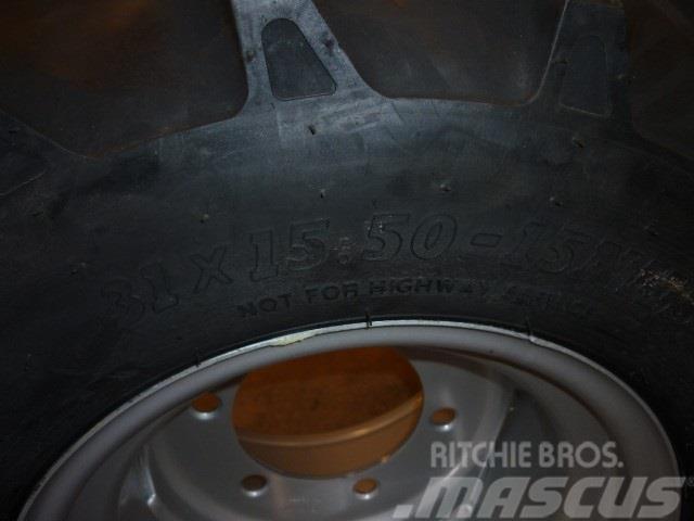 BKT 31x15.50x15 - løs dæk. Däck, hjul och fälgar
