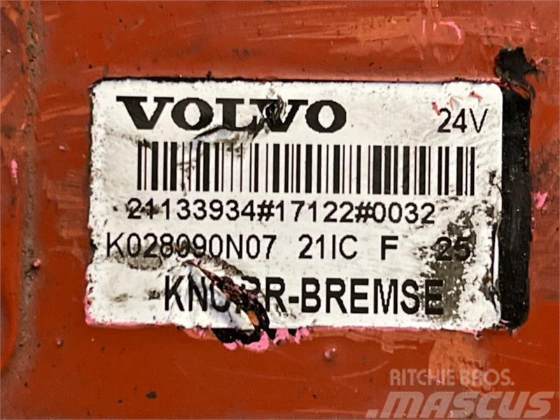 Volvo  VALVE 21133934 Radiatorer