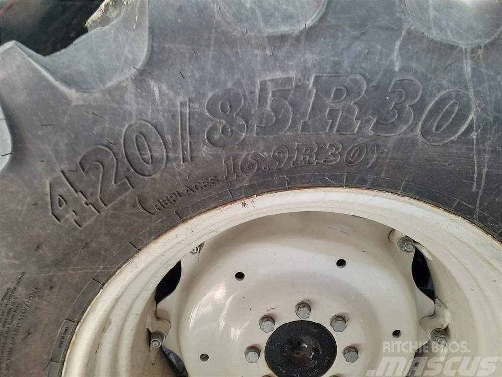 BKT Reifen 420/85R30 Däck, hjul och fälgar