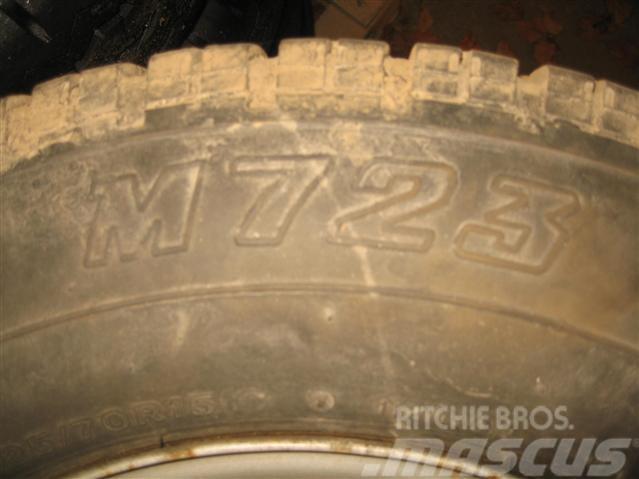 Continental Bridestone 225/70R15 M723 Däck, hjul och fälgar