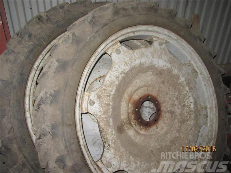 Michelin 9.5x44 IH/Case Däck, hjul och fälgar