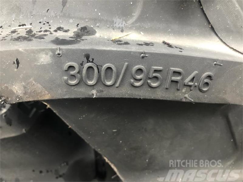 BKT 300/95R46 Däck, hjul och fälgar