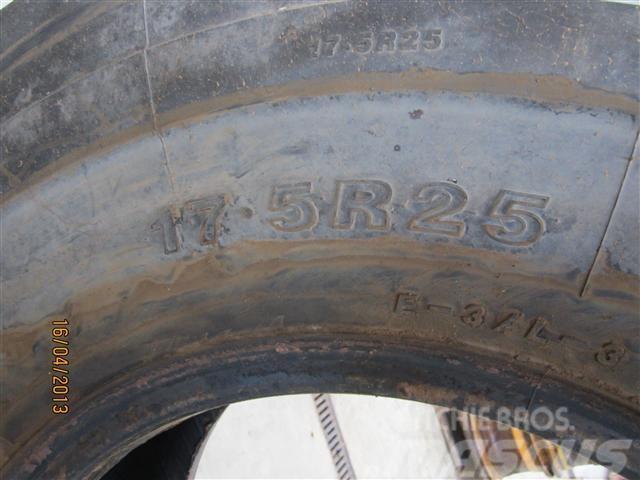 Dunlop 17.5x25 Däck, hjul och fälgar