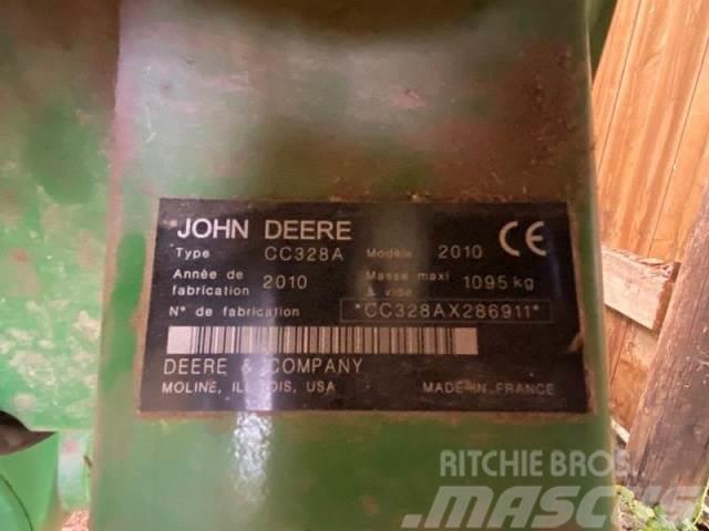 John Deere 328A Slåtterkrossar