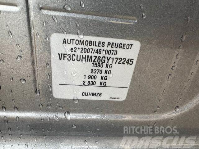 Peugeot 2008 1.2 Benzin vin 245 Flakbilar/Pickuper