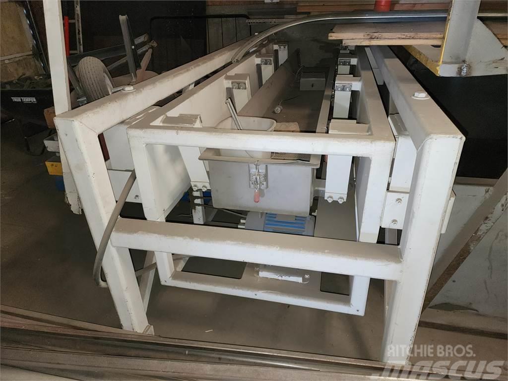  CUSTOM EQUIPMENT Deamco Feeder Conveyor - VCNF-U-1 Övriga lantbruksmaskiner