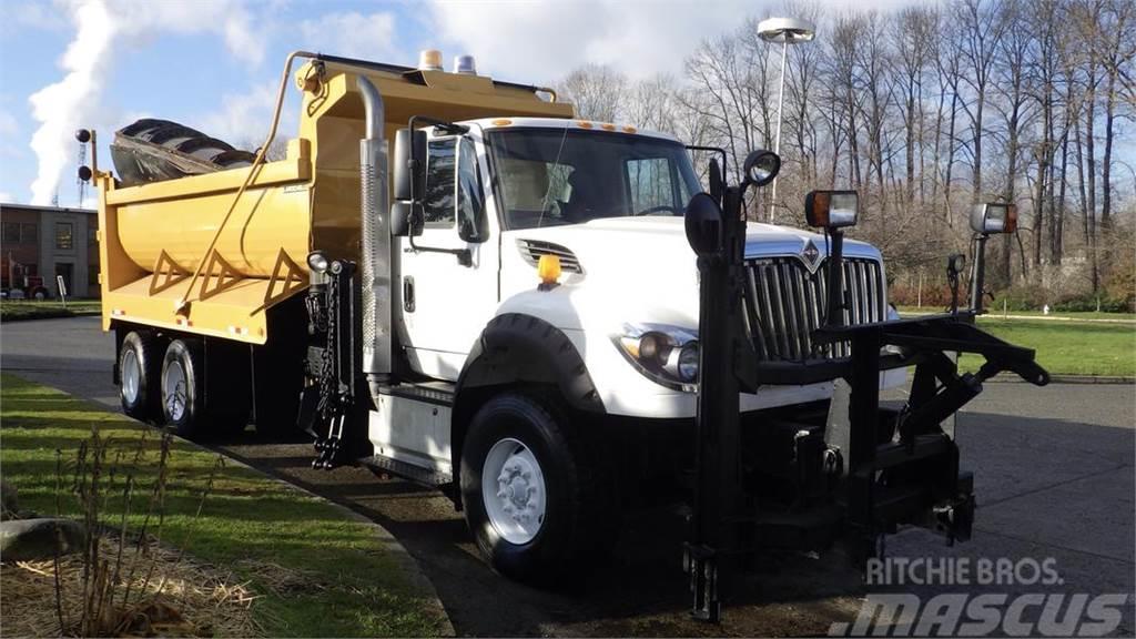 International WorkStar 7600 Dump Truck Snöblad och plogar