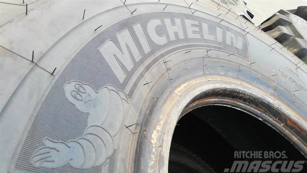 Michelin 23.5R25 Xadn+ 185B NEW DEMOUNT. Däck, hjul och fälgar