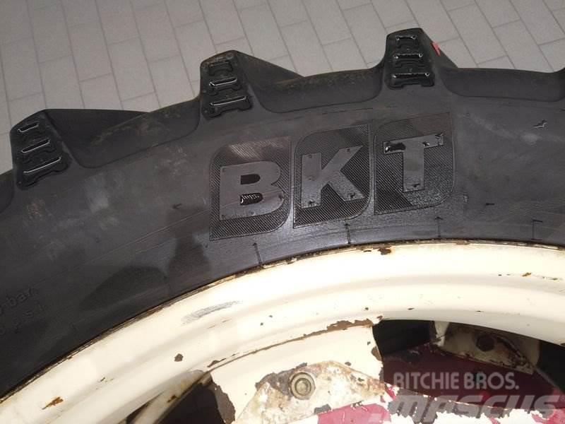 BKT Agrimax 270/95R44 Däck, hjul och fälgar