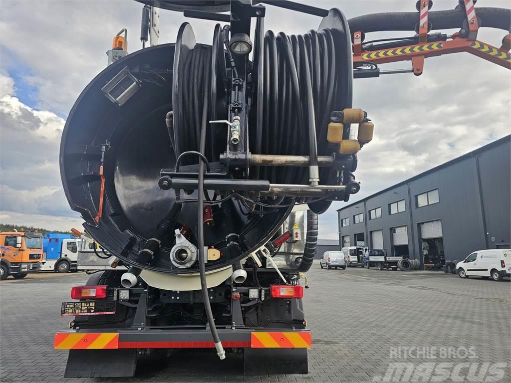Volvo WUKO ADR ROLBA FOR CLEANING CHANNELS COMBI Slamsugningsbil