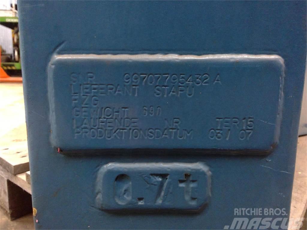 Faun ATF 40G-2 Counterweight 0,7 ton right side Kranar, delar och tillbehör