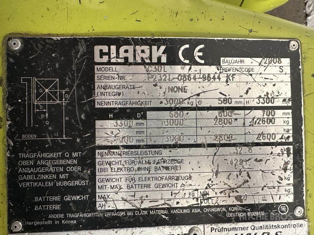 Clark C 30 L - TRIPLEX 4,8 m Gasolmotviktstruckar