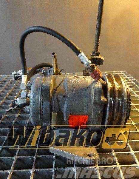 Hanomag Air conditioning compressor Hanomag 70E Motorer