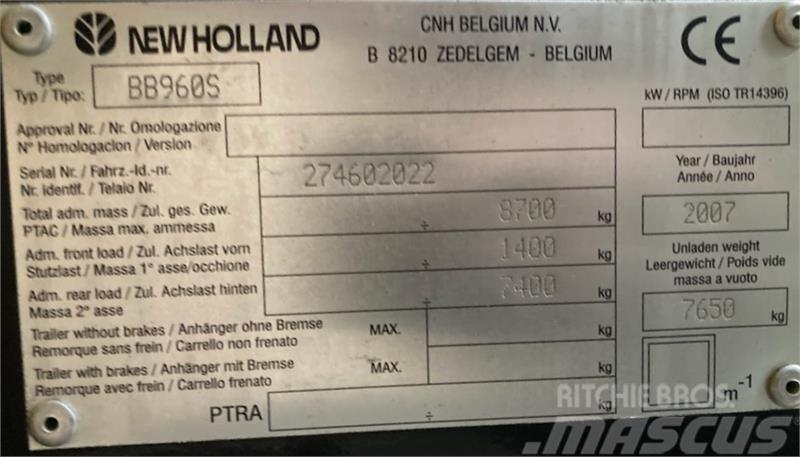 New Holland BB 960A M. Parkland ballevogn Fyrkantspressar